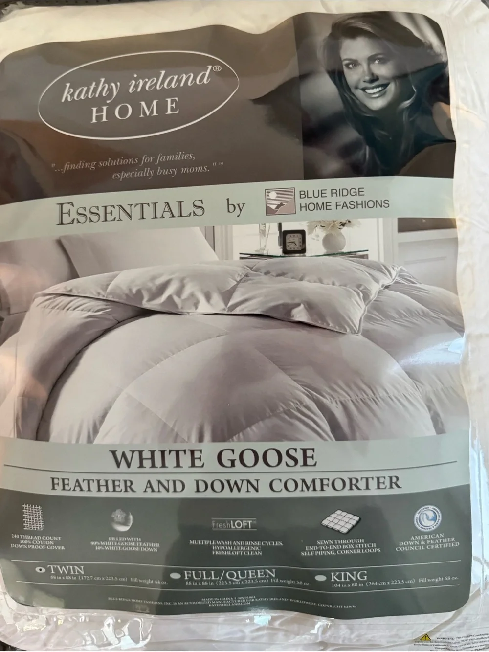 Kathy Ireland Home Royal Luxe Twin White Goos Feather and Down Comforter